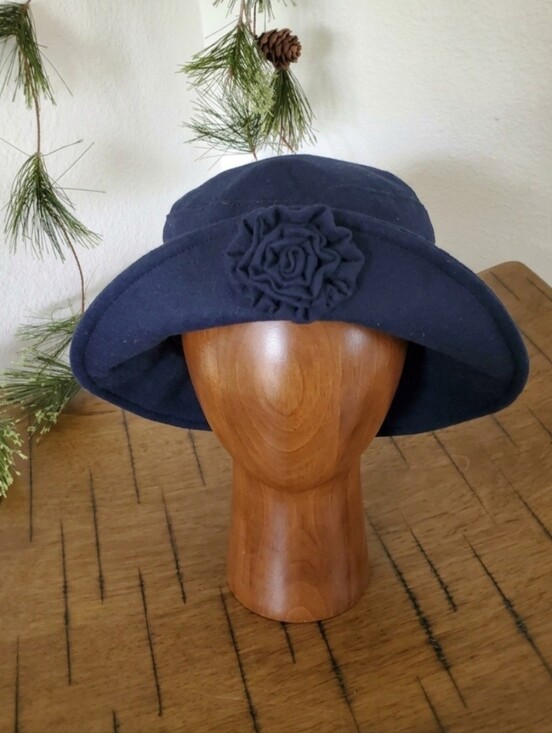 Arlin Accessories - Vintage Arlin Navy Blue Wool Felt Cloche Bucket Hat 3D Flower